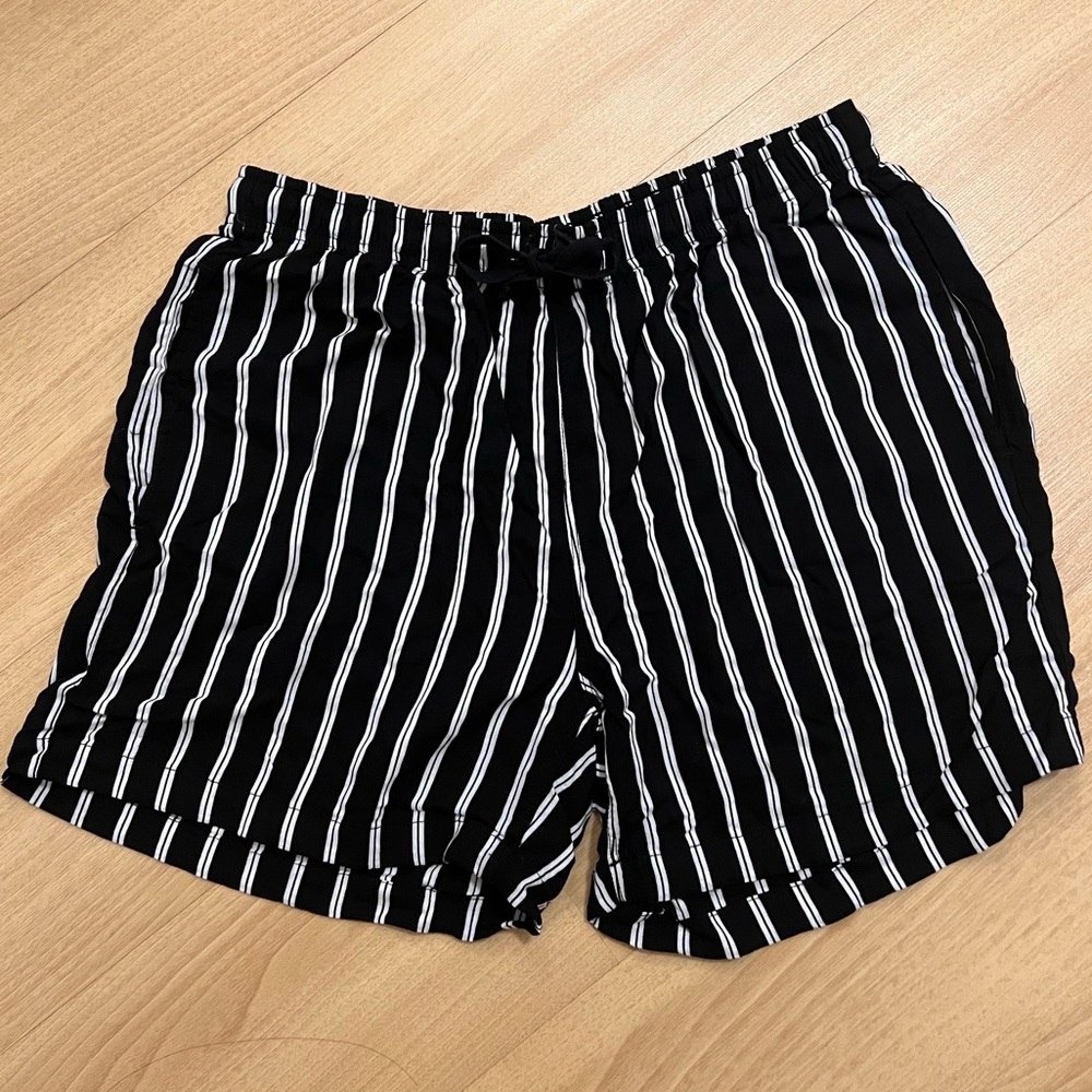 Uniqlo Drawstring Shorts - Small - Back and White
